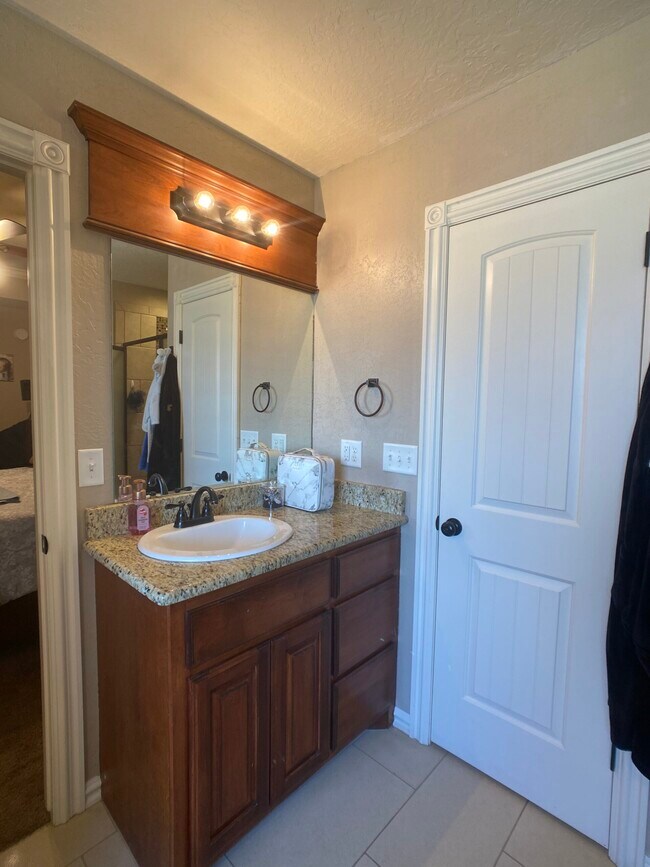 Building Photo - 1401 Limestone Way