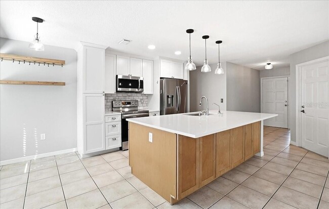 Building Photo - 6808 Friendship Dr