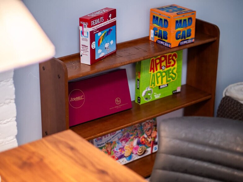 Building Photo - 2010 Chesterland Ave