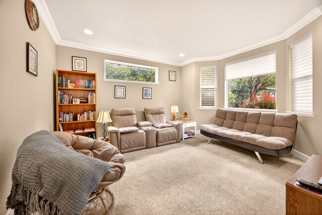 Building Photo - 1719 Lithia Way