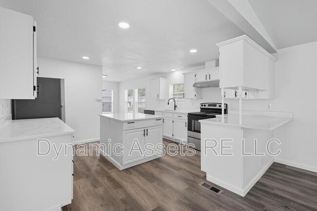 Building Photo - 705 N Cayuga St