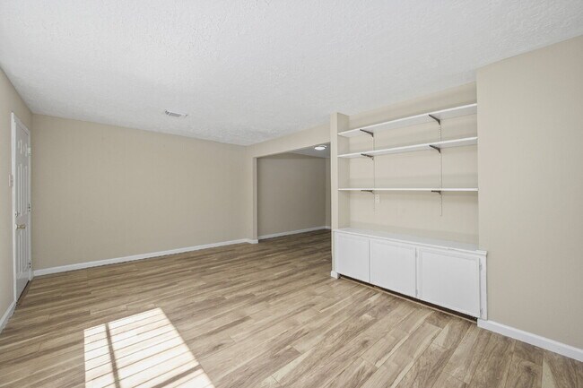 Building Photo - 7236 Crownwest St