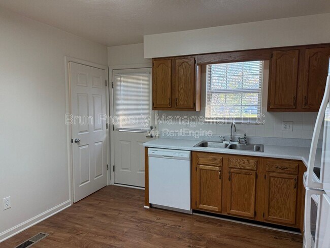 Building Photo - 5036 Willoway Dr