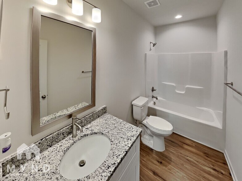 Building Photo - 203 S Skyland Dr