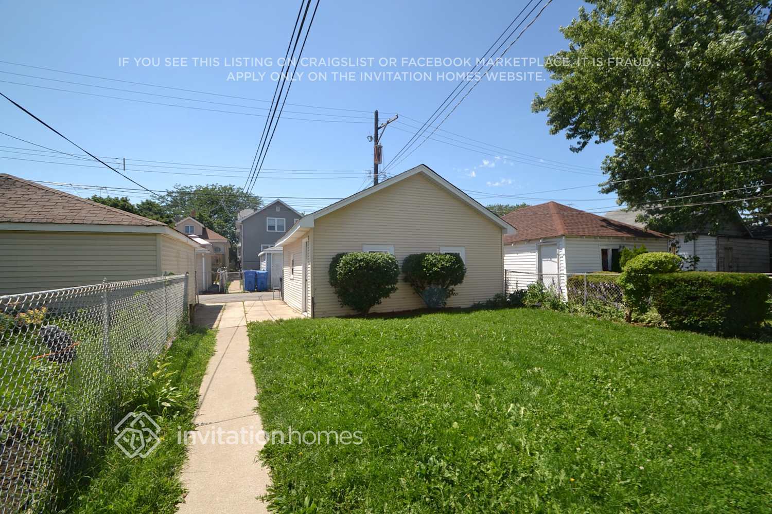 Building Photo - 4046 N McVicker Ave