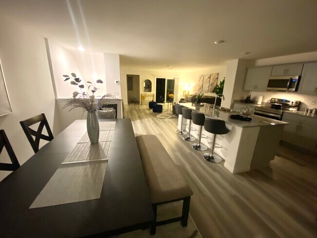 Building Photo - 2828 Mosaic Moon Ln