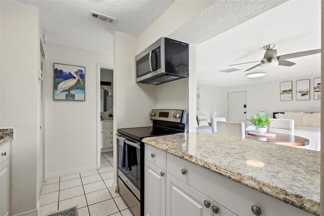 Building Photo - 4215 E Bay Dr
