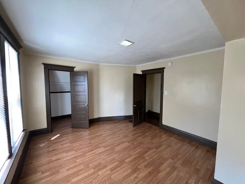 Building Photo - 12015 S Stewart Ave
