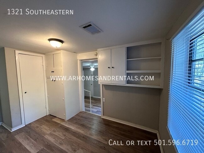 Building Photo - 1321 Southeastern-