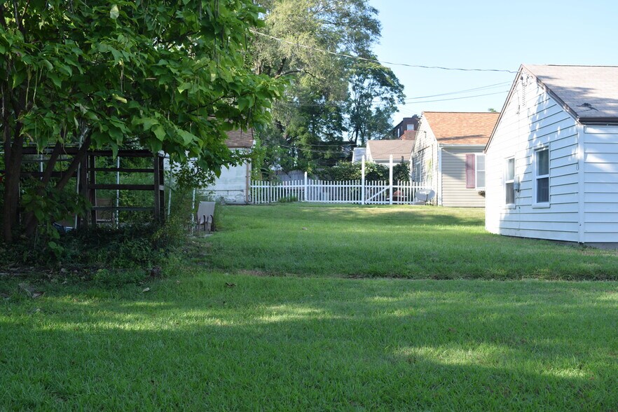 Building Photo - 1229 Louisville Ave