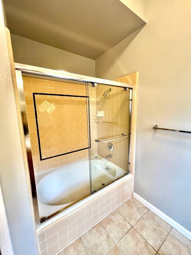 Building Photo - SPECTACULAR, ONE OF KIND BRISBANE 3 BED/2 ...