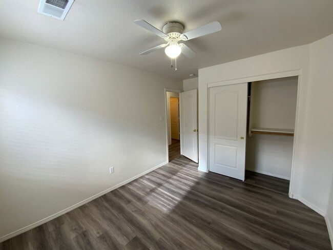 Building Photo - 4 Bedroom Single Story Home Available Near...