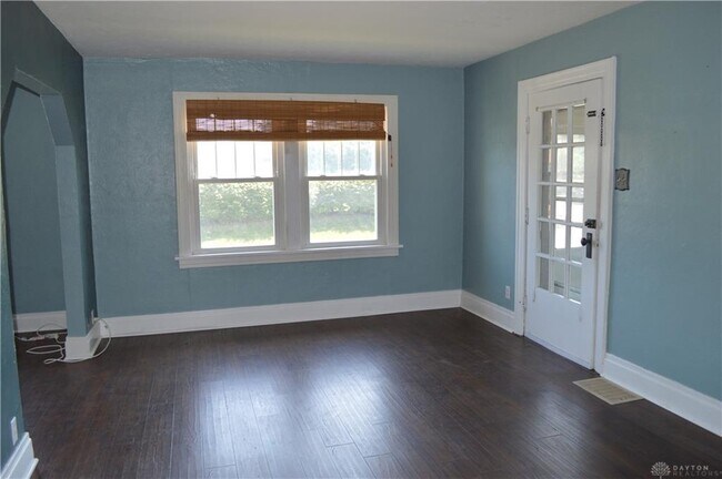 Building Photo - 2752 Springmont Ave