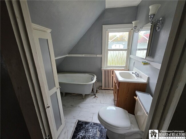 Building Photo - 329 Crossman St