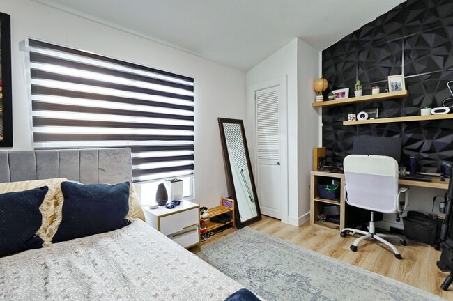 Building Photo - 84 Center Ave