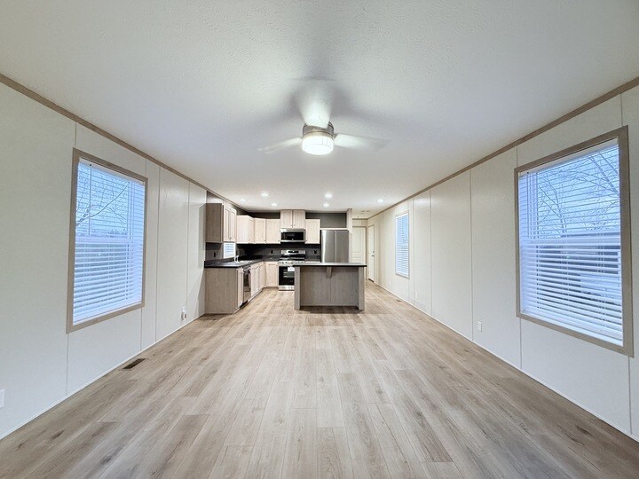 Building Photo - 29752 Jamestown Dr