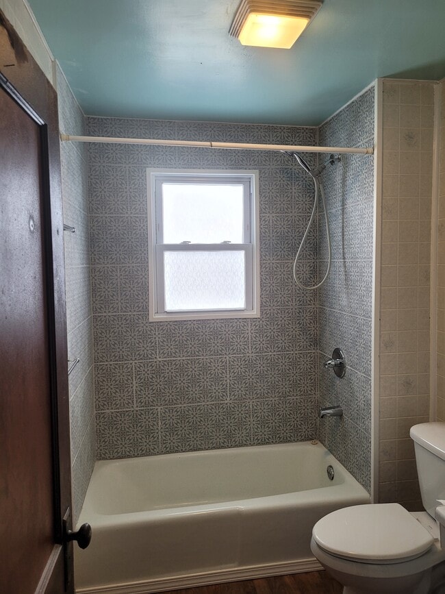 Building Photo - 857 Newton Ave