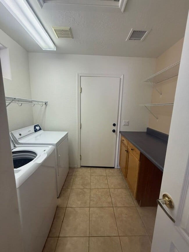 Building Photo - 2 bedroom 2 bath home in Amante at Verde Santa Fe - contact Property Pros