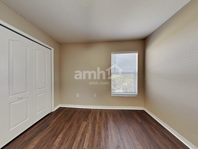 Building Photo - 12515 Lake Vista Dr