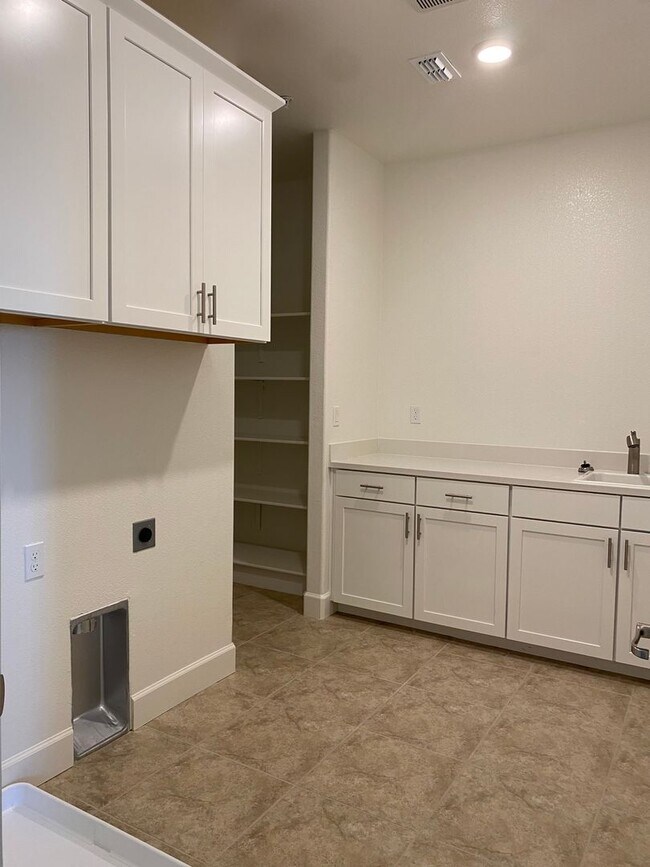 Building Photo - Luxury home in Springlake in Woodland