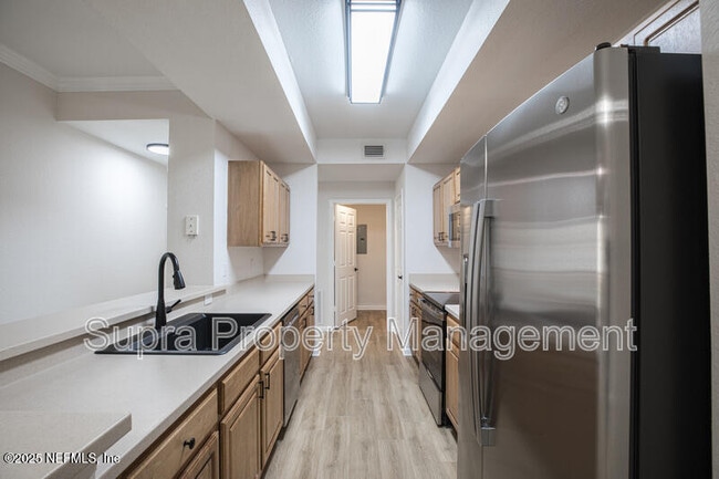 Building Photo - 10075 Gate Pkwy