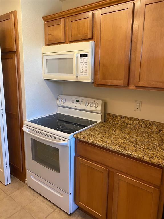 Building Photo - 3101 Townbluff Dr