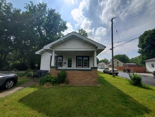 Primary Photo - 939 Indiana Ave