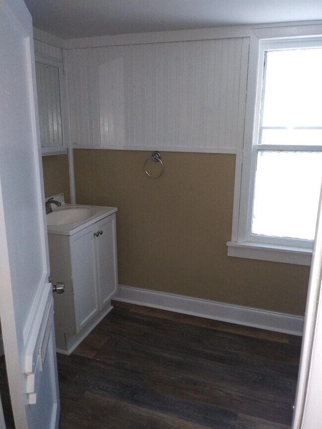 Building Photo - 15 Garrow St