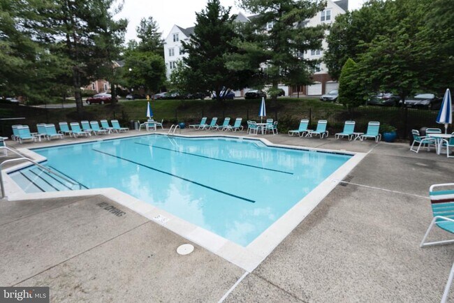 Building Photo - 273 S Pickett St