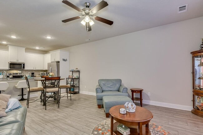 Building Photo - 1103 Clareton Dr