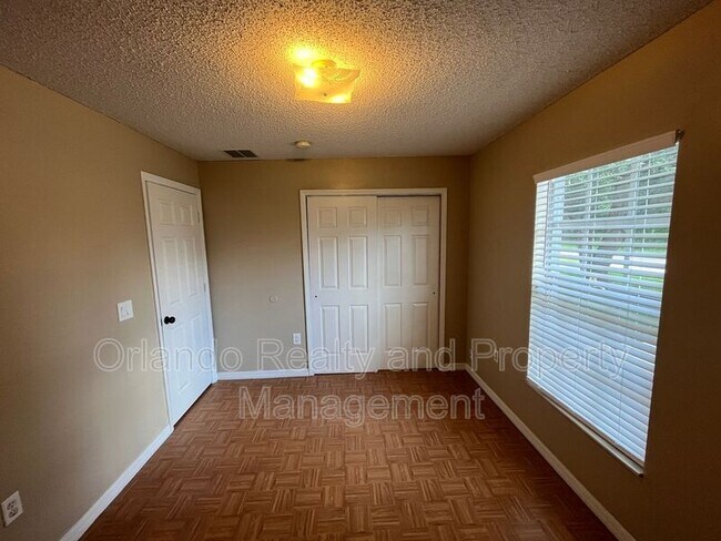 Building Photo - 550 Imperial Pl