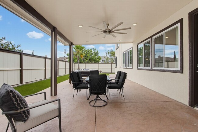 Building Photo - 3239 Canyon View Dr