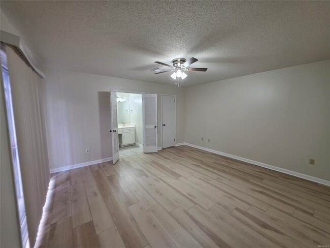 Building Photo - 4254 Lawnwood Dr