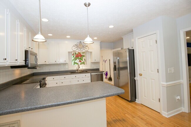 Building Photo - 806 Sumac Ln
