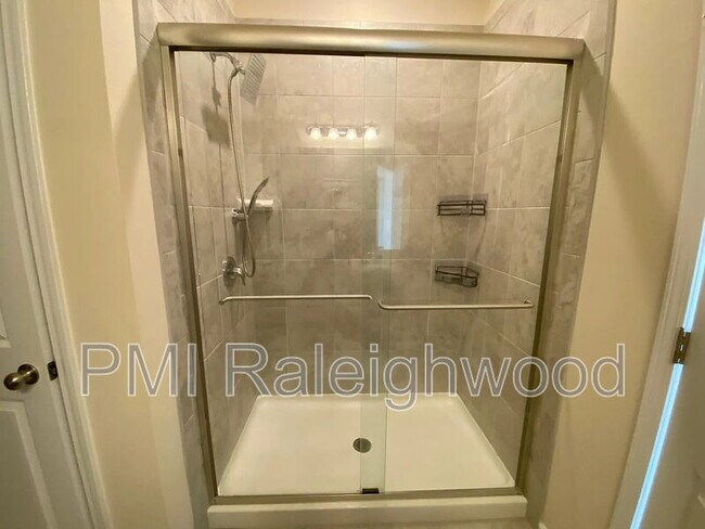 Building Photo - 2124 Fox Chapel Pl