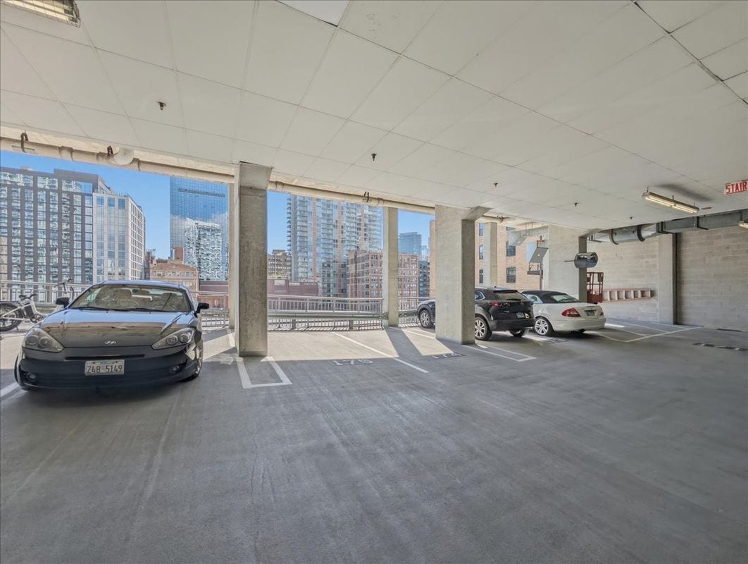 Building Photo - 701 S Wells St