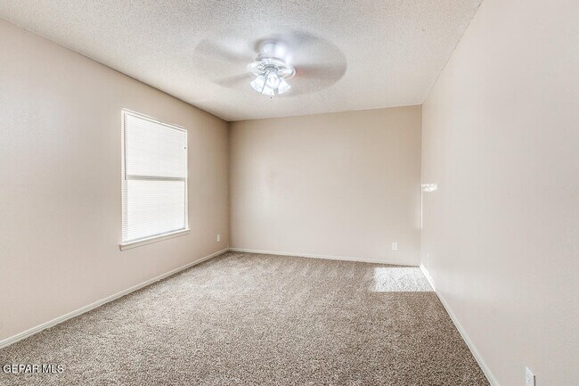 Building Photo - 10929 Northview Dr