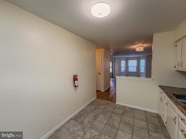 Building Photo - 38 Hopewell Ln