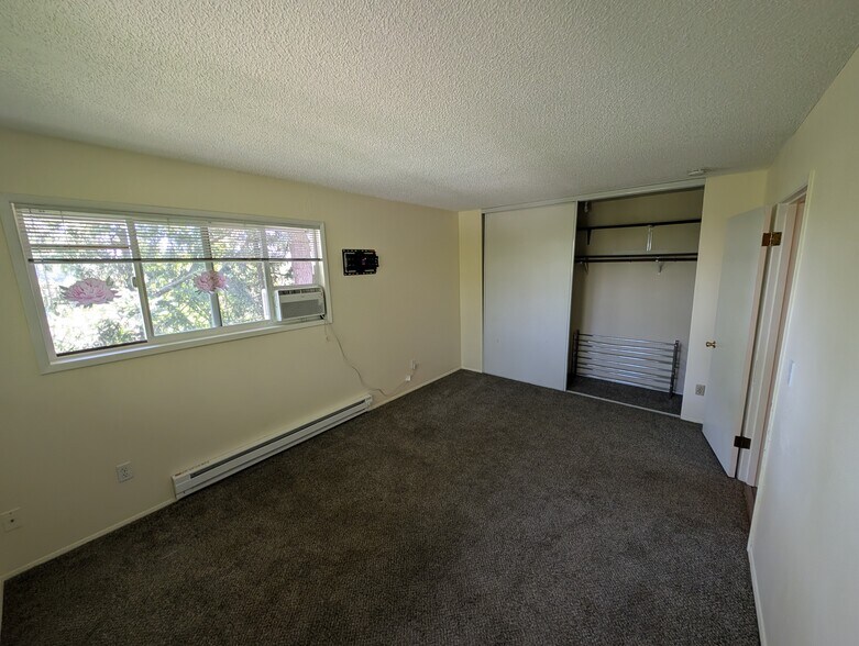 Primary bedroom - 934 SW Caldew Dr