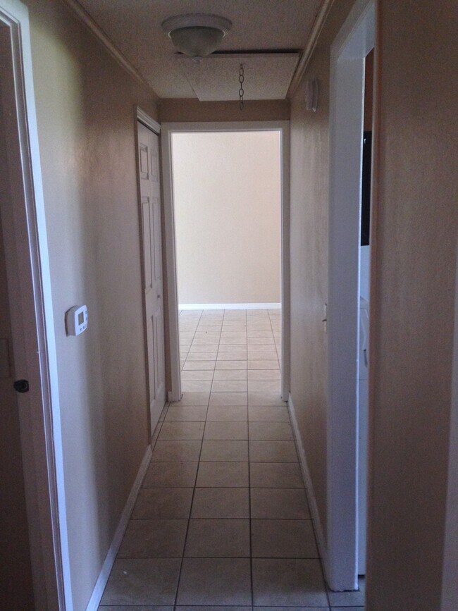 Building Photo - 217 Acorn Dr