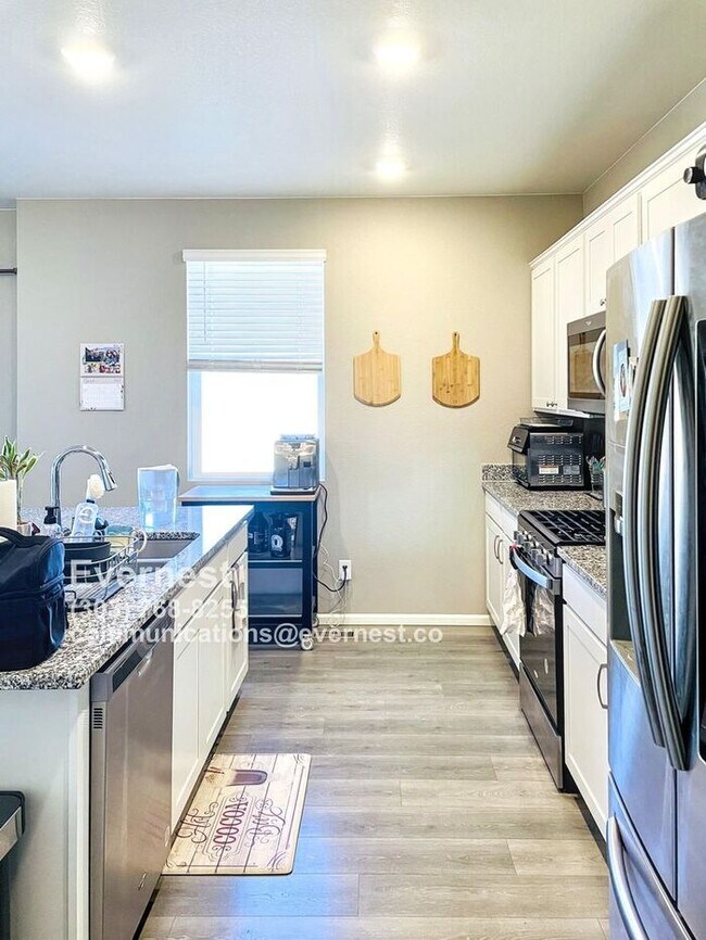 Building Photo - Spacious 4-Bedroom Home with Modern Comfor...