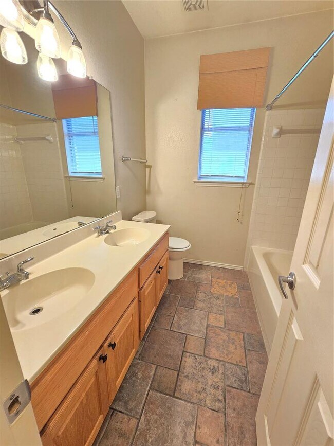 Building Photo - 2216 Shark Loop