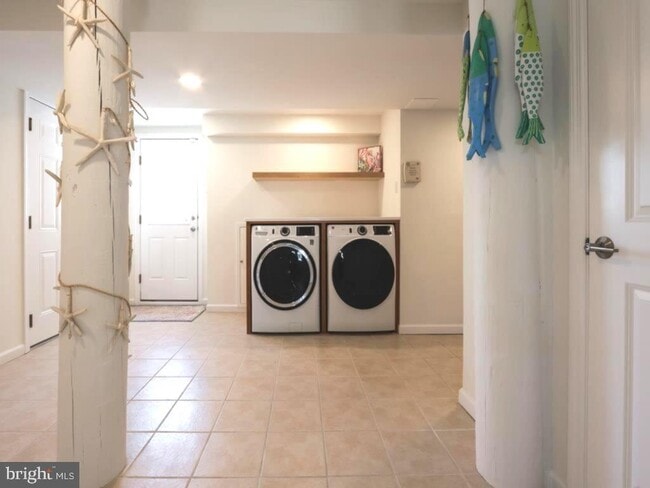 Building Photo - 121 E Sand Dune Ln