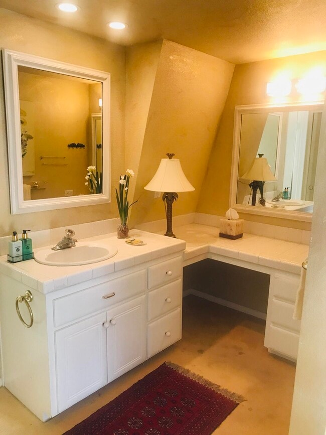 Building Photo - 3505 Ridgeview Cir S