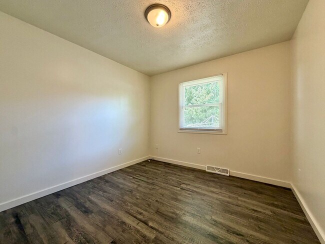 Building Photo - 487 84th St SW