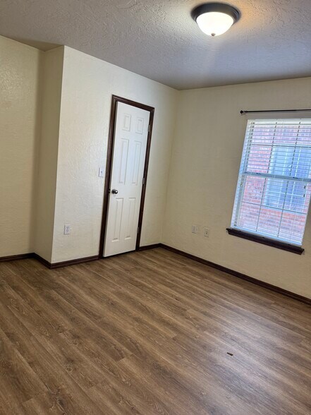 Building Photo - 505 SW 164th Ter