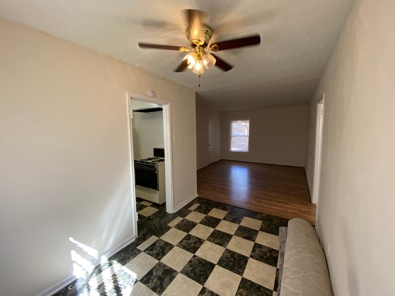 Building Photo - 4420 Roseland St