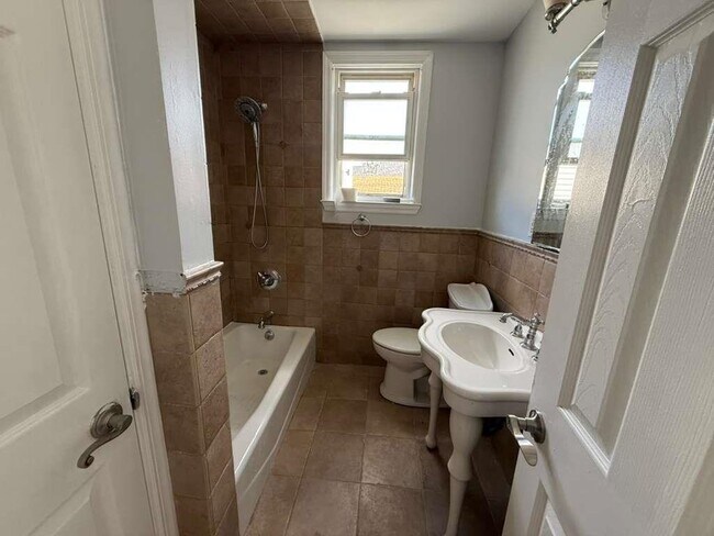 Building Photo - 18 W 49th St