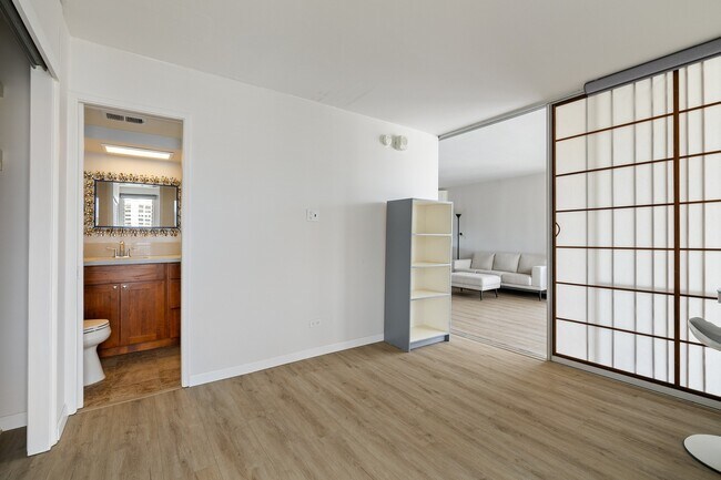 Building Photo - High floor, corner unit at Makiki Towers. Partially furnished, renovated 2-bedroom, 1.5 bathroom ...