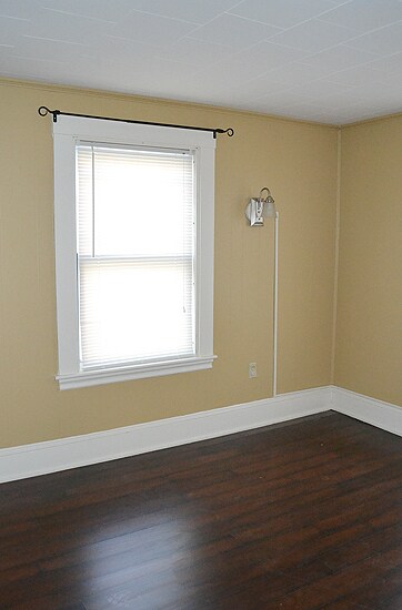 Building Photo - $1600 - 2BRM - 900ft2 - Bangor – Cumberlan...